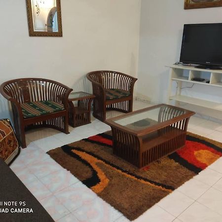 R&R Homestay Simpang Renggam Exterior foto