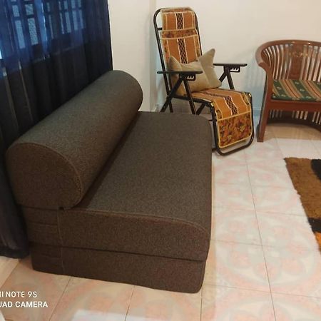 R&R Homestay Simpang Renggam Exterior foto