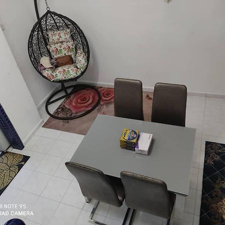 R&R Homestay Simpang Renggam Exterior foto
