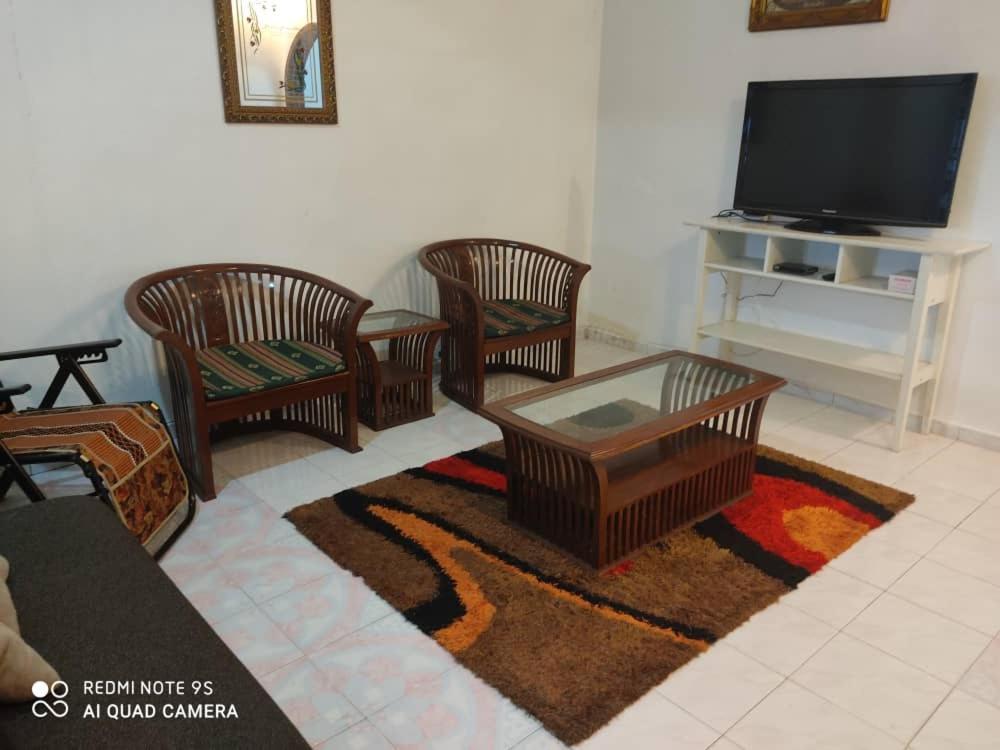 R&R Homestay Simpang Renggam Exterior foto